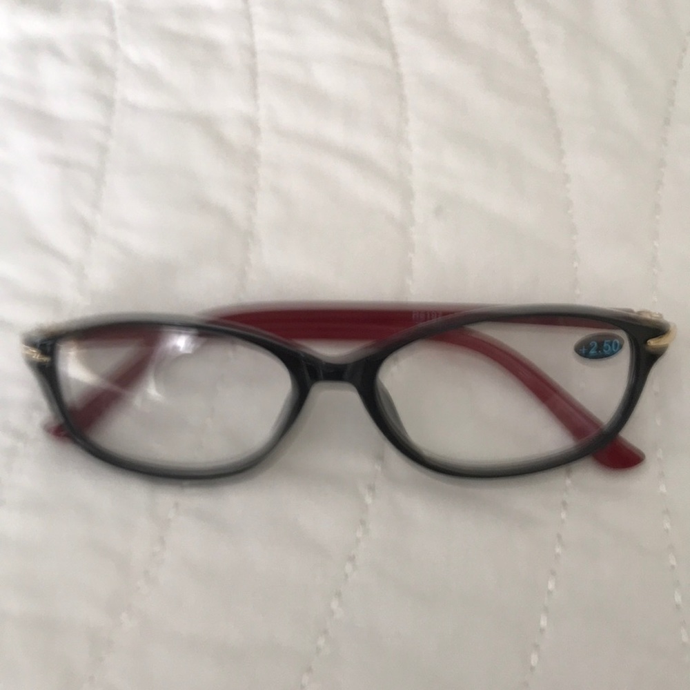 Readers 2.50, NWOT, never used.
